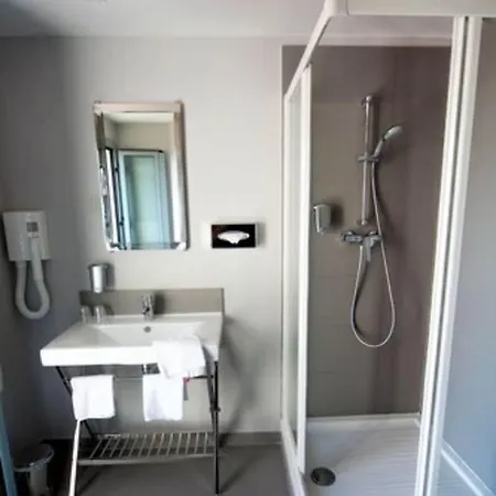 Ibis Styles Antibes Les Pins 酒店 3*