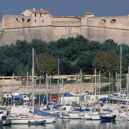 Ibis Styles Antibes Les Pins 3* Juan-les-Pins