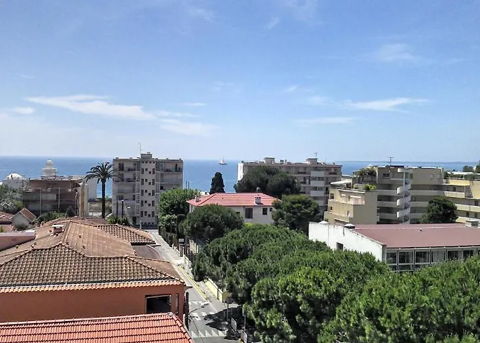 Hotel Ibis Styles Antibes Les Pins 3*
